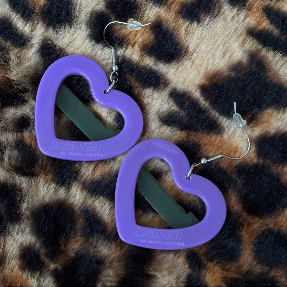 MARC JACOBS HEAVEN
Heart Earrings - Picture 3 of 3
